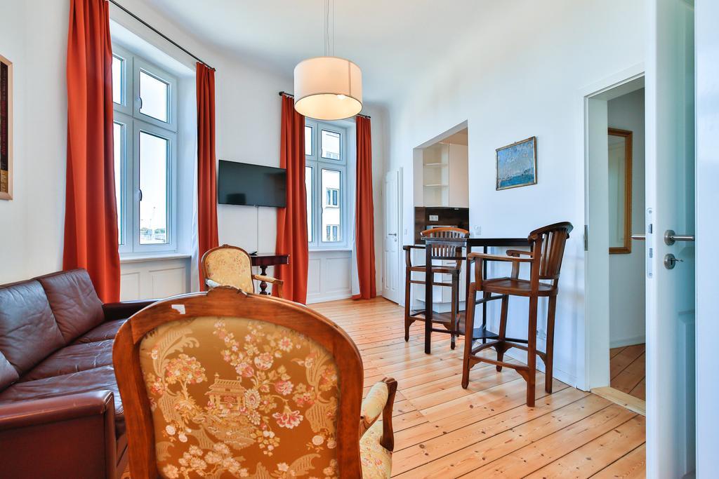 Riverside Apartment *