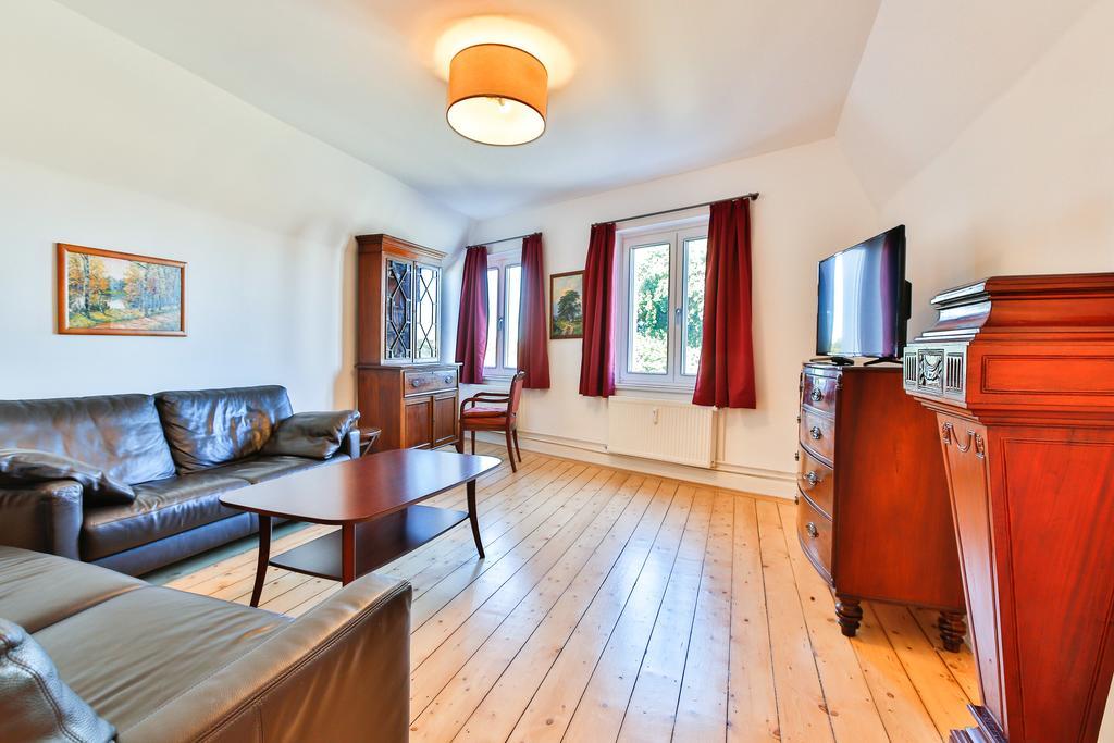 Riverside Apartment *